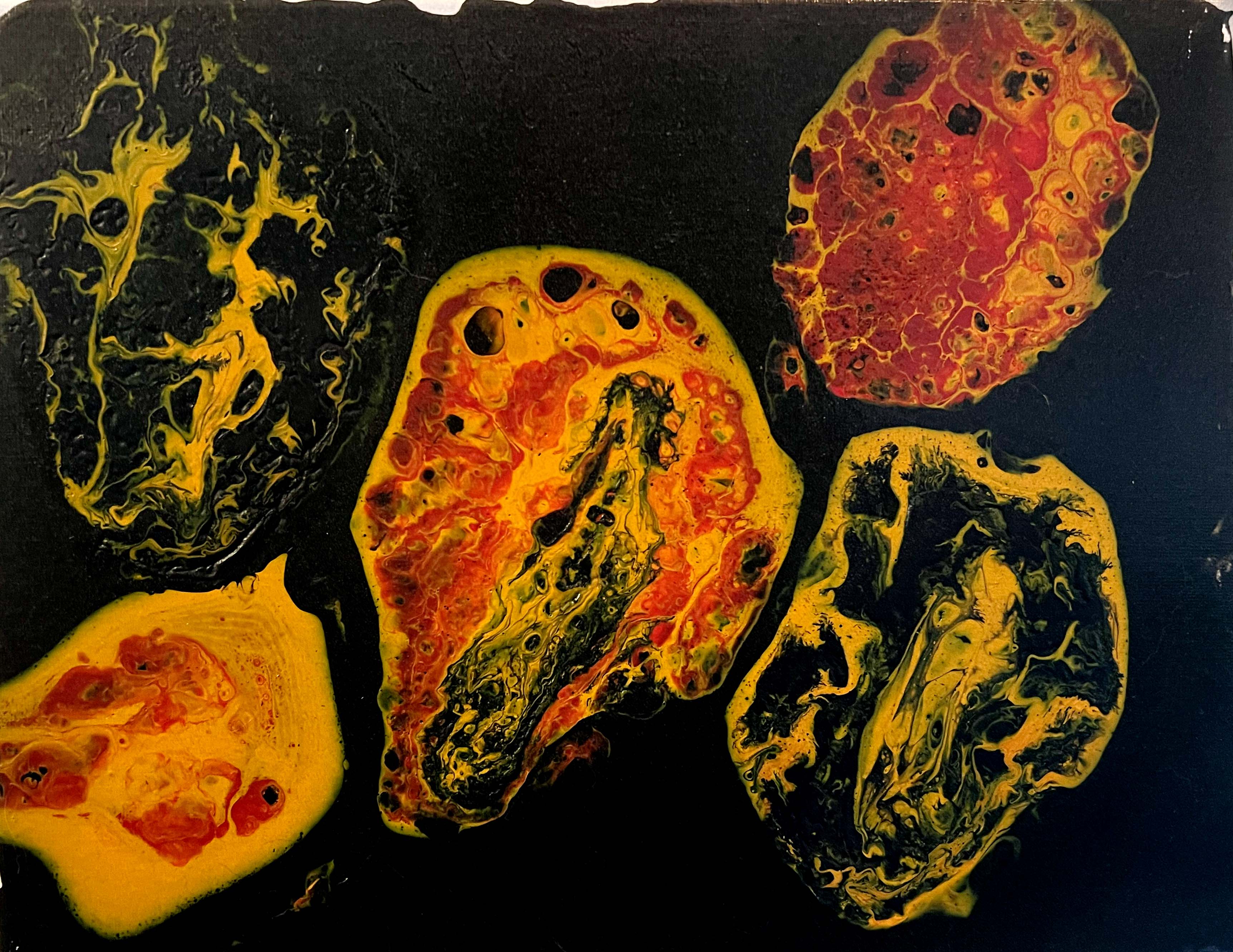 Five dots with cells